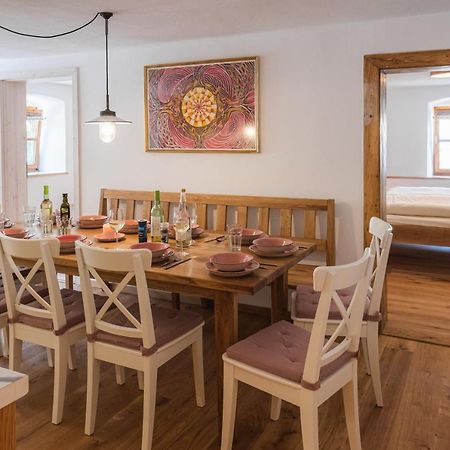 Gehobenes Ambiente In Historischer Wohnung Вальтинг Экстерьер фото