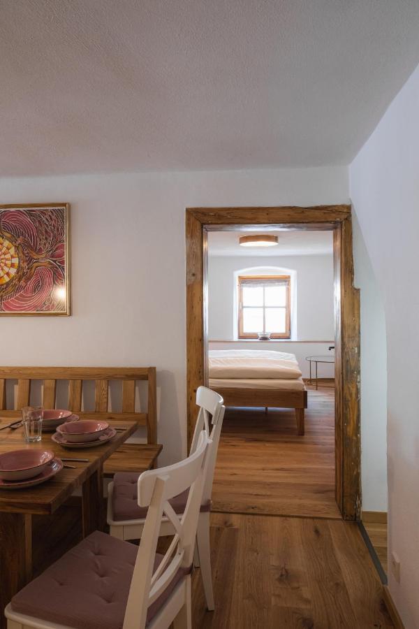 Gehobenes Ambiente In Historischer Wohnung Вальтинг Экстерьер фото