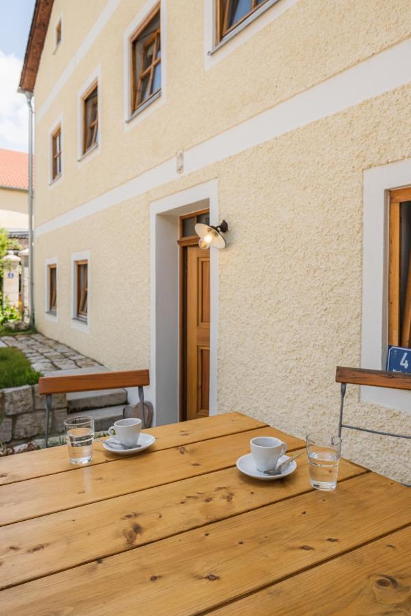 Gehobenes Ambiente In Historischer Wohnung Вальтинг Экстерьер фото