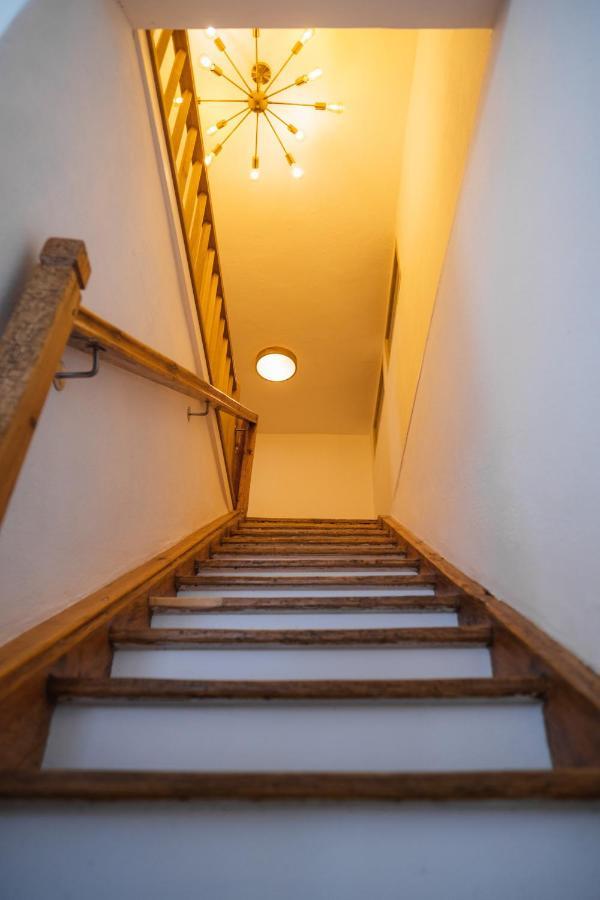 Gehobenes Ambiente In Historischer Wohnung Вальтинг Экстерьер фото